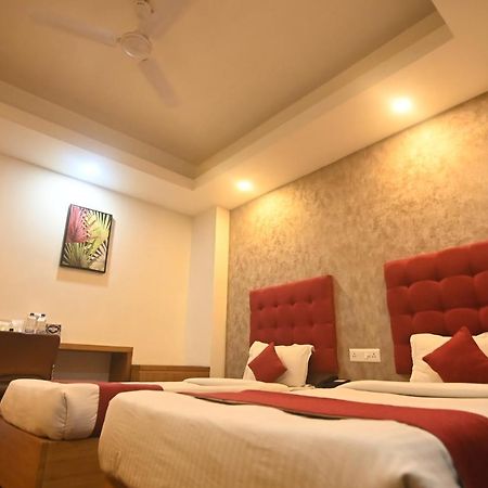 Hotel Prag Continental Guwahati Dış mekan fotoğraf