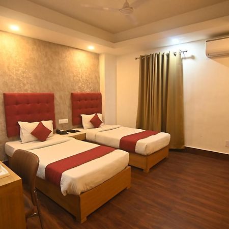 Hotel Prag Continental Guwahati Dış mekan fotoğraf