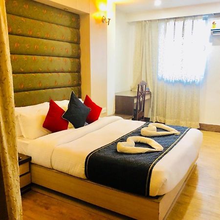 Hotel Prag Continental Guwahati Dış mekan fotoğraf
