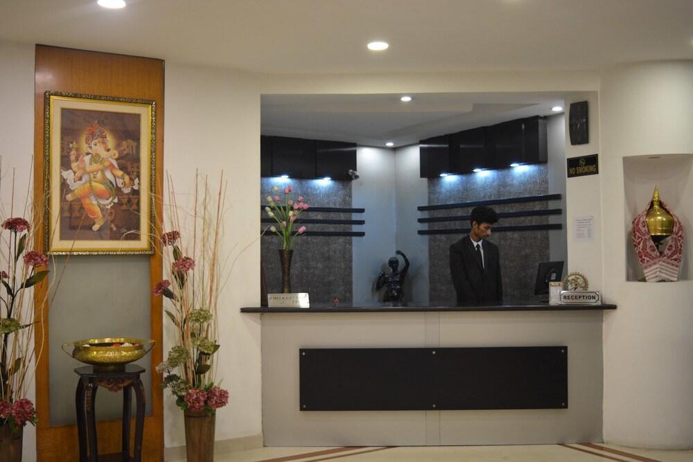 Hotel Prag Continental Guwahati Dış mekan fotoğraf