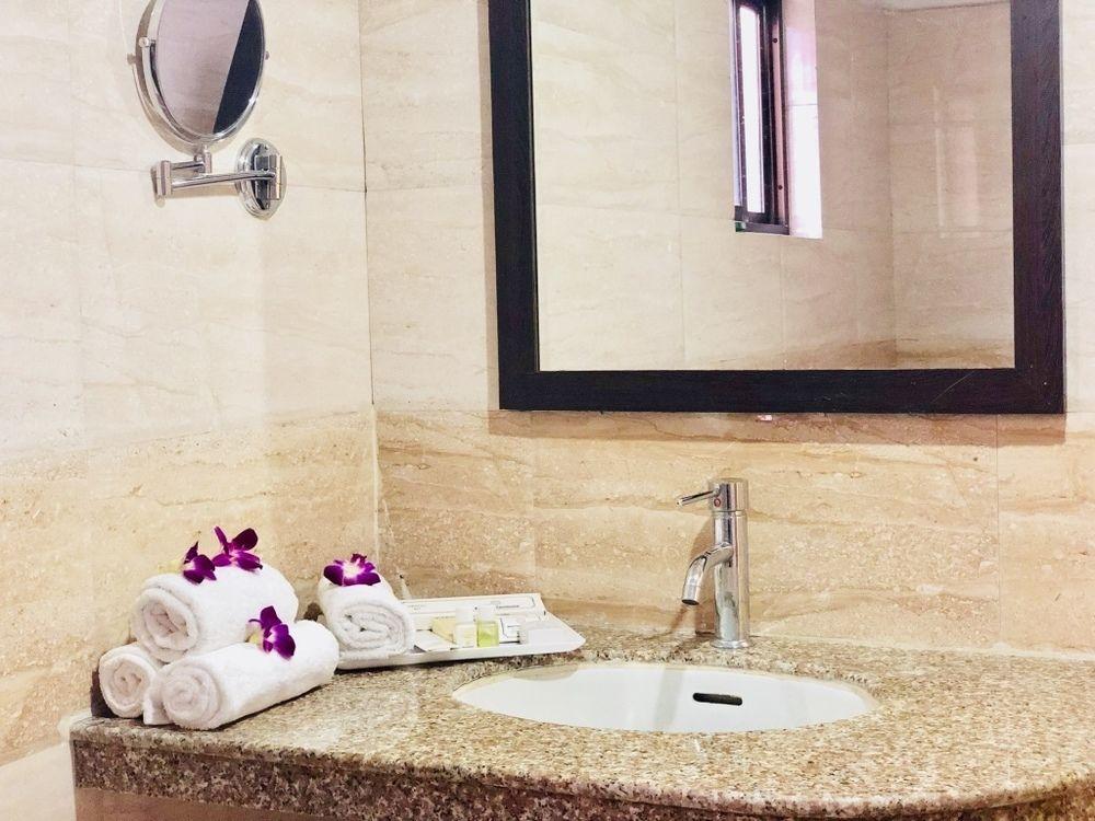 Hotel Prag Continental Guwahati Dış mekan fotoğraf