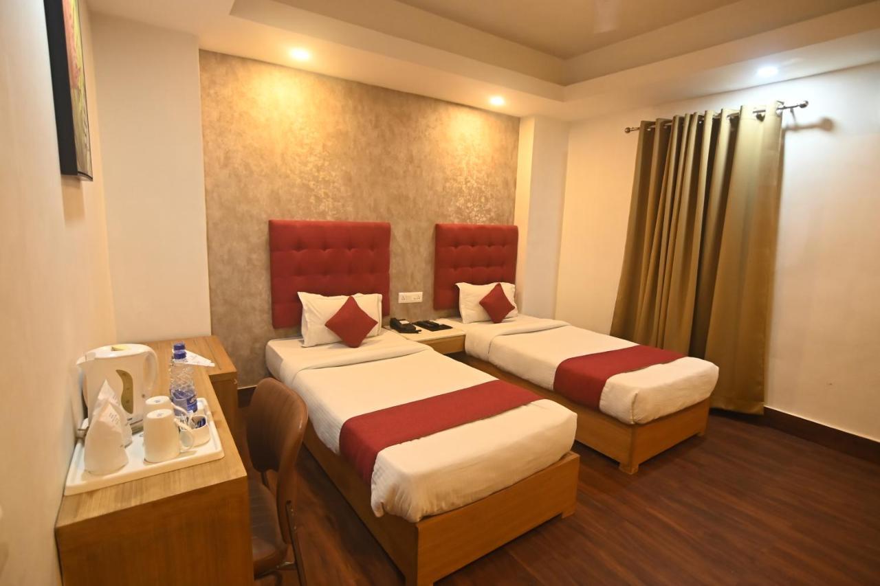 Hotel Prag Continental Guwahati Dış mekan fotoğraf