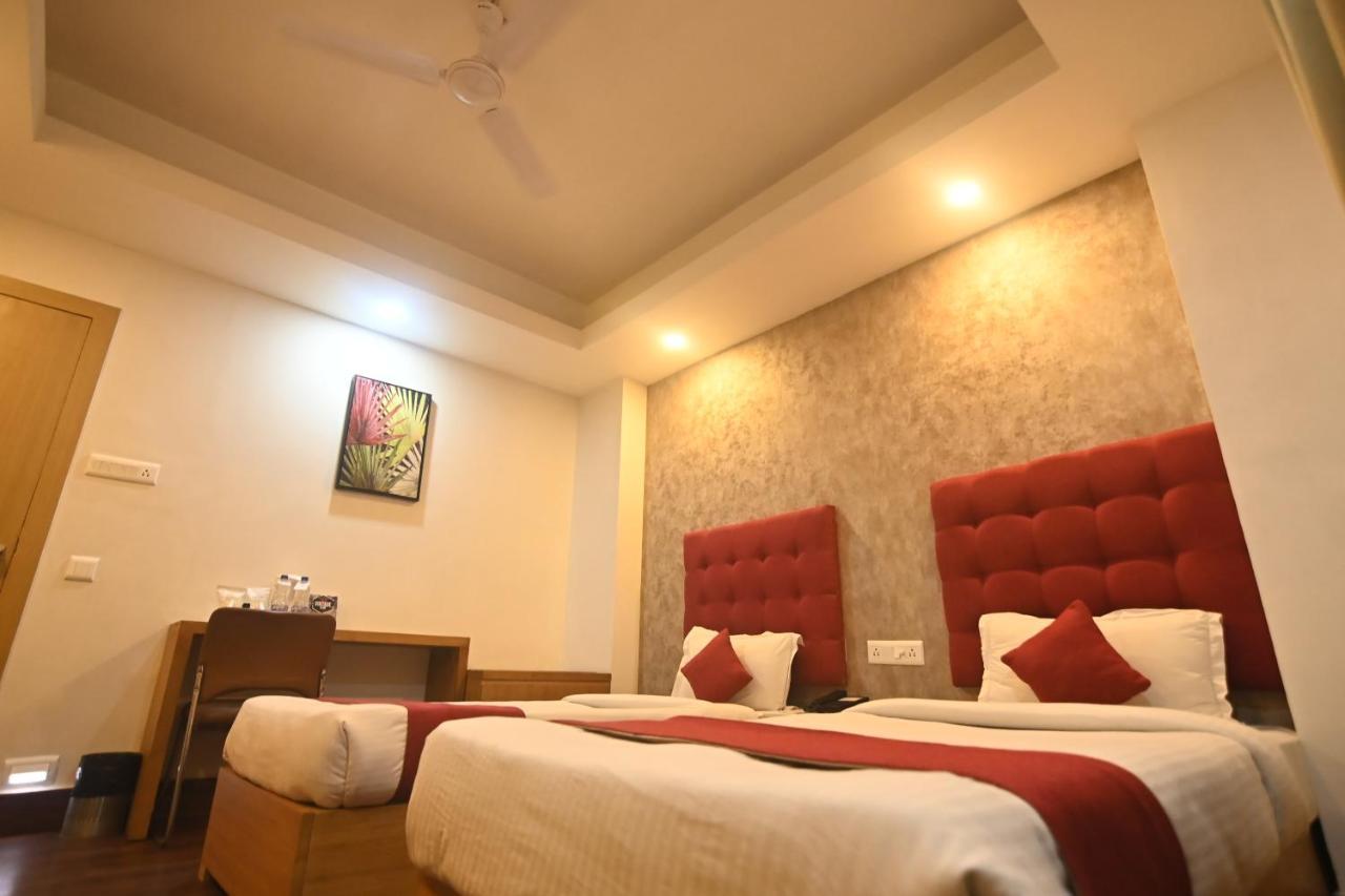Hotel Prag Continental Guwahati Dış mekan fotoğraf
