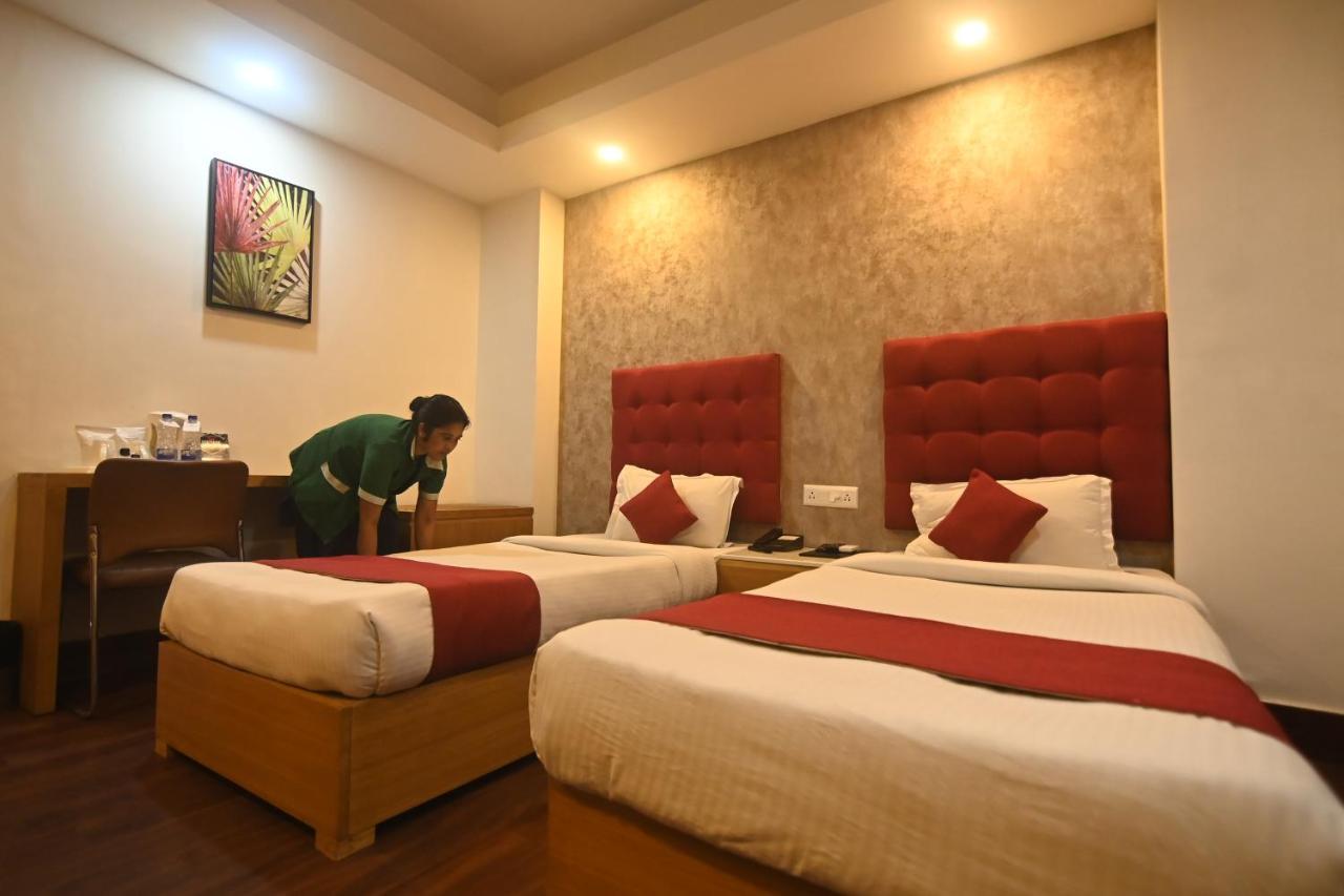 Hotel Prag Continental Guwahati Dış mekan fotoğraf