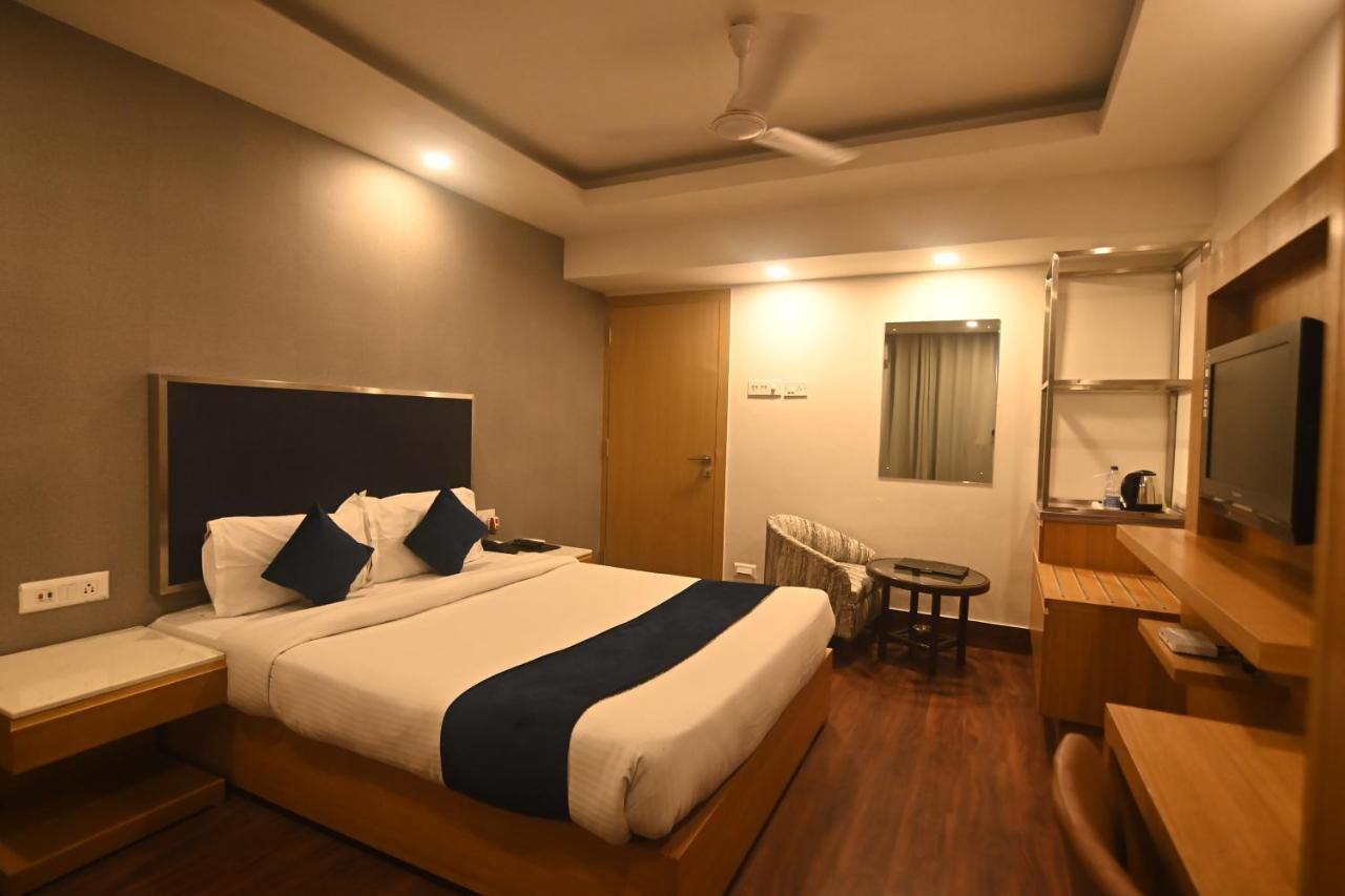 Hotel Prag Continental Guwahati Dış mekan fotoğraf
