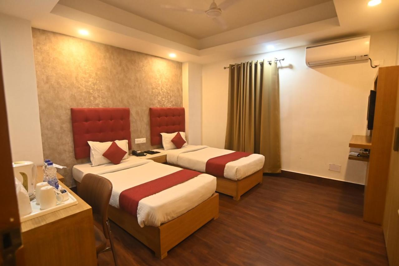Hotel Prag Continental Guwahati Dış mekan fotoğraf