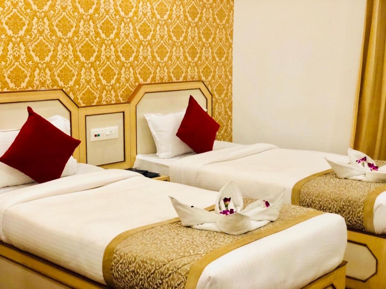 Hotel Prag Continental Guwahati Dış mekan fotoğraf