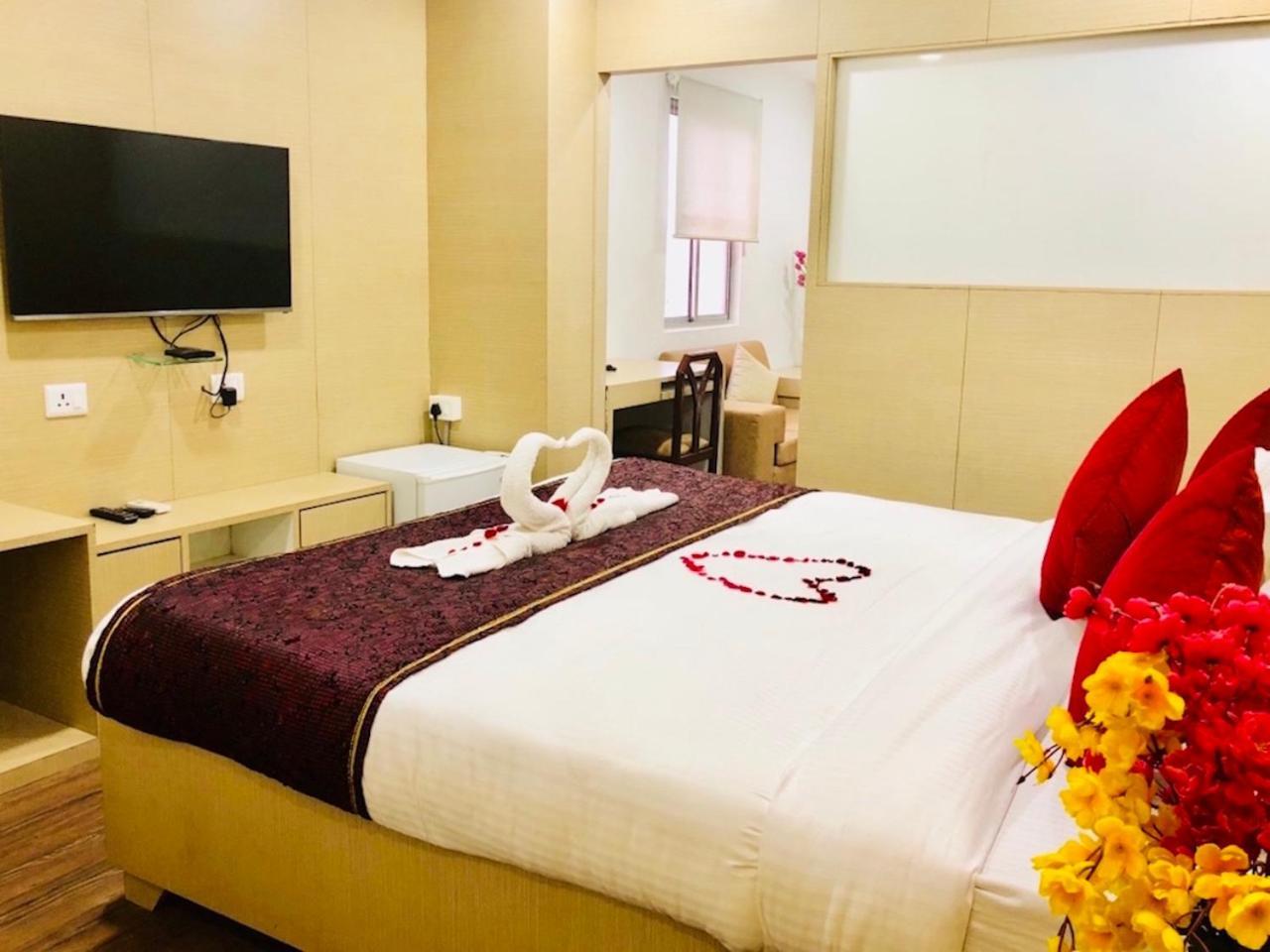 Hotel Prag Continental Guwahati Dış mekan fotoğraf
