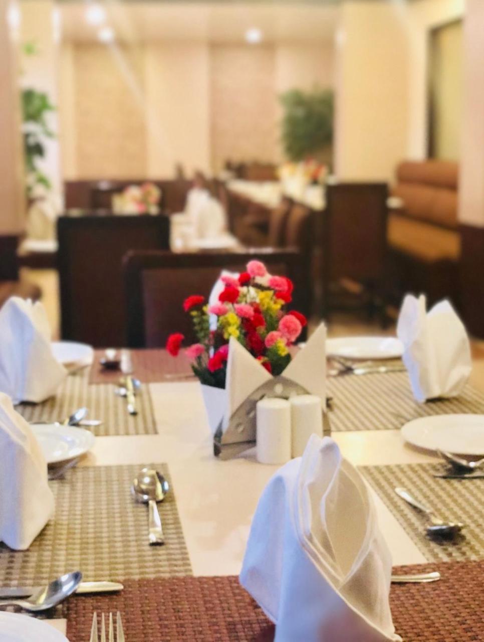 Hotel Prag Continental Guwahati Dış mekan fotoğraf