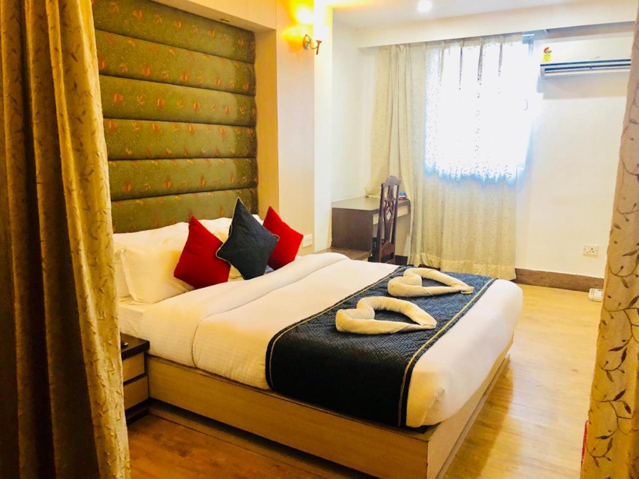 Hotel Prag Continental Guwahati Dış mekan fotoğraf