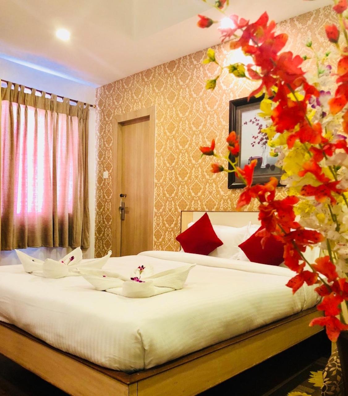 Hotel Prag Continental Guwahati Dış mekan fotoğraf