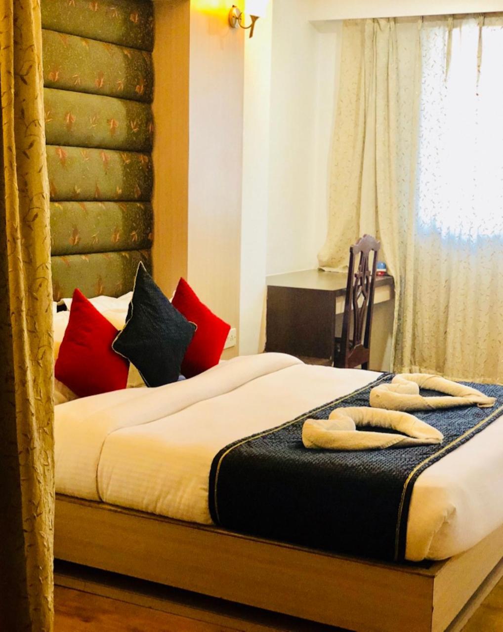 Hotel Prag Continental Guwahati Dış mekan fotoğraf