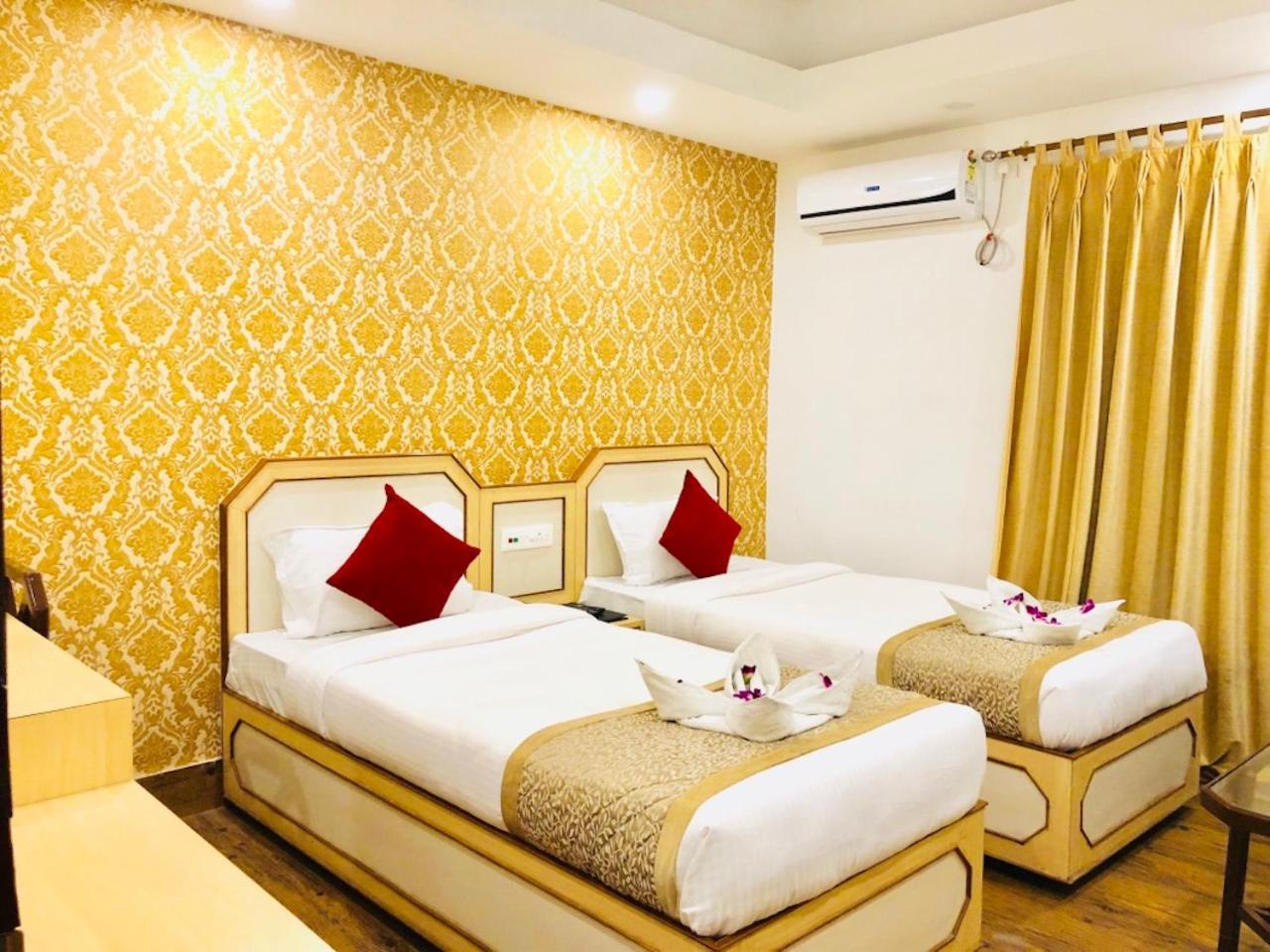 Hotel Prag Continental Guwahati Dış mekan fotoğraf