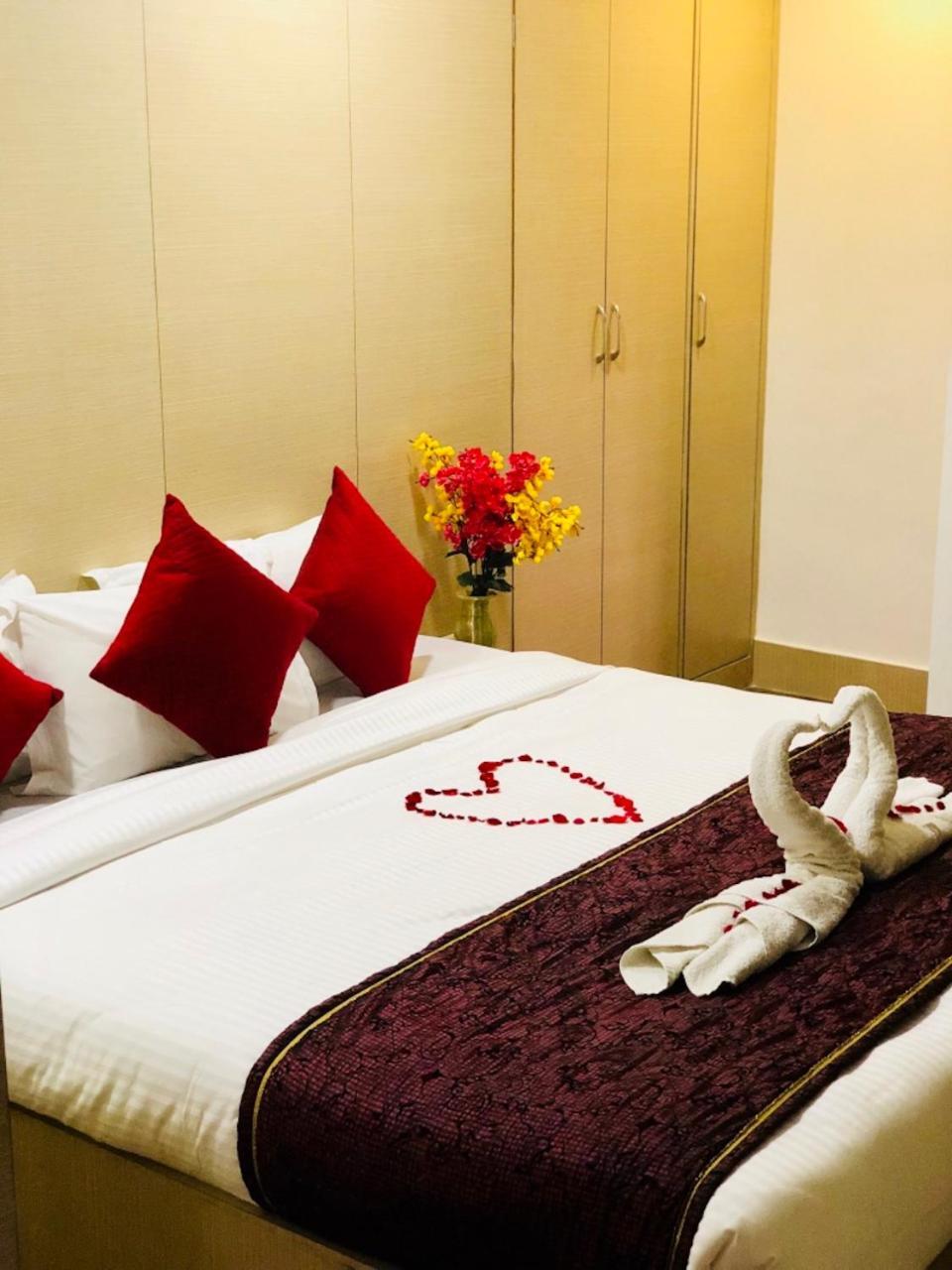 Hotel Prag Continental Guwahati Dış mekan fotoğraf
