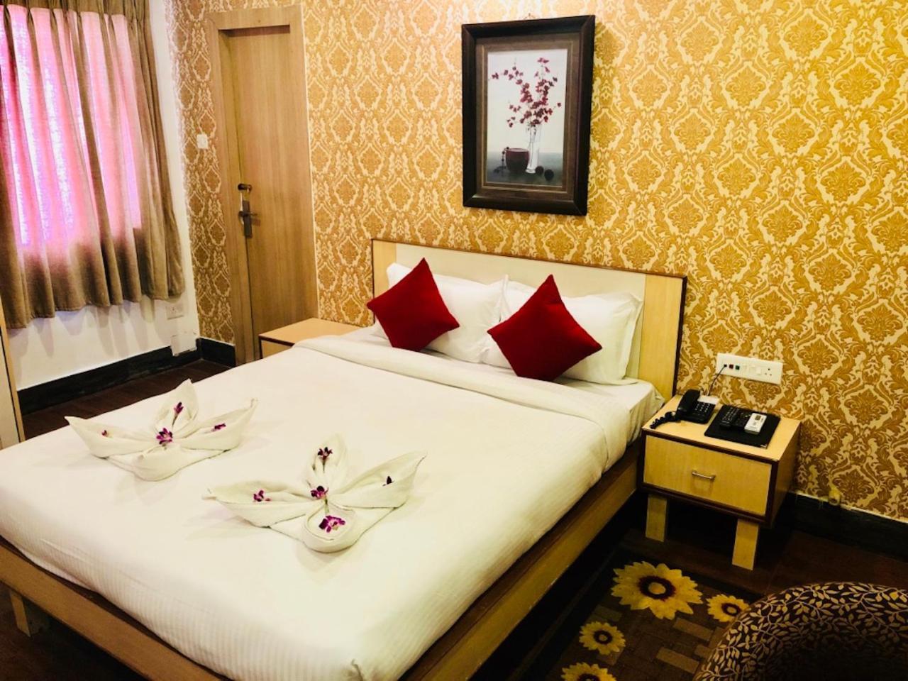 Hotel Prag Continental Guwahati Dış mekan fotoğraf