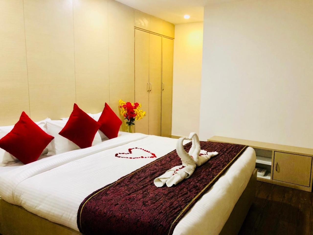 Hotel Prag Continental Guwahati Dış mekan fotoğraf