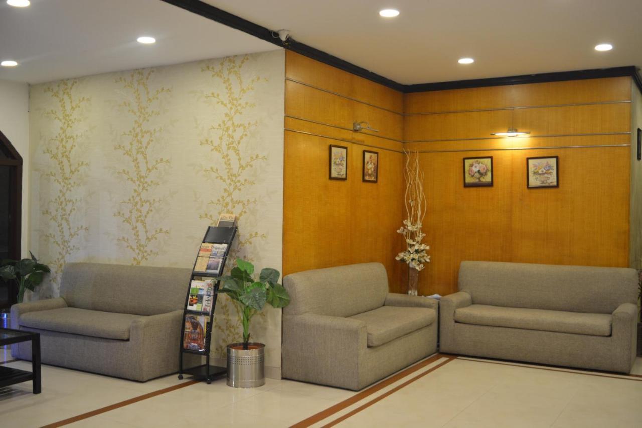 Hotel Prag Continental Guwahati Dış mekan fotoğraf