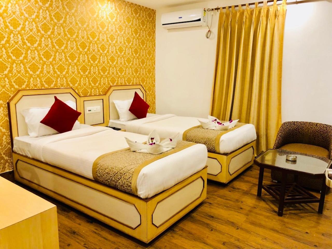 Hotel Prag Continental Guwahati Dış mekan fotoğraf