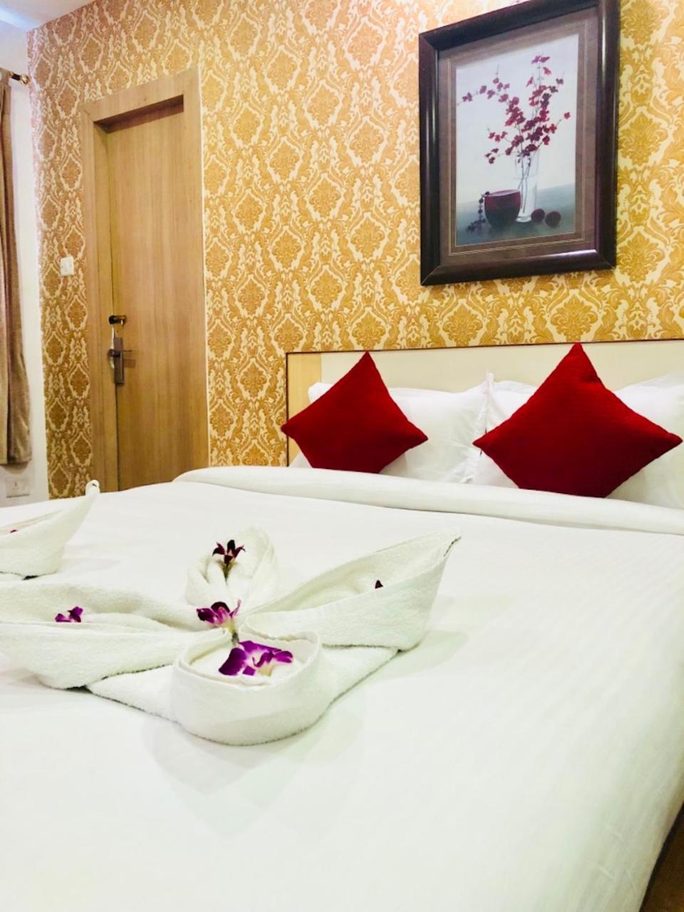 Hotel Prag Continental Guwahati Dış mekan fotoğraf