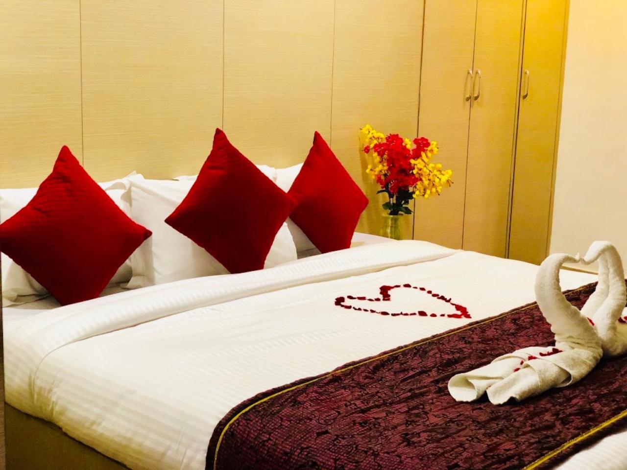 Hotel Prag Continental Guwahati Dış mekan fotoğraf
